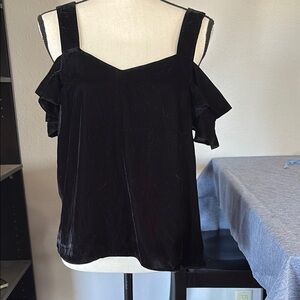 NWT Women’s Topshop Size 8 Black Velvet Ruffle on or off shoulder Velvet Top